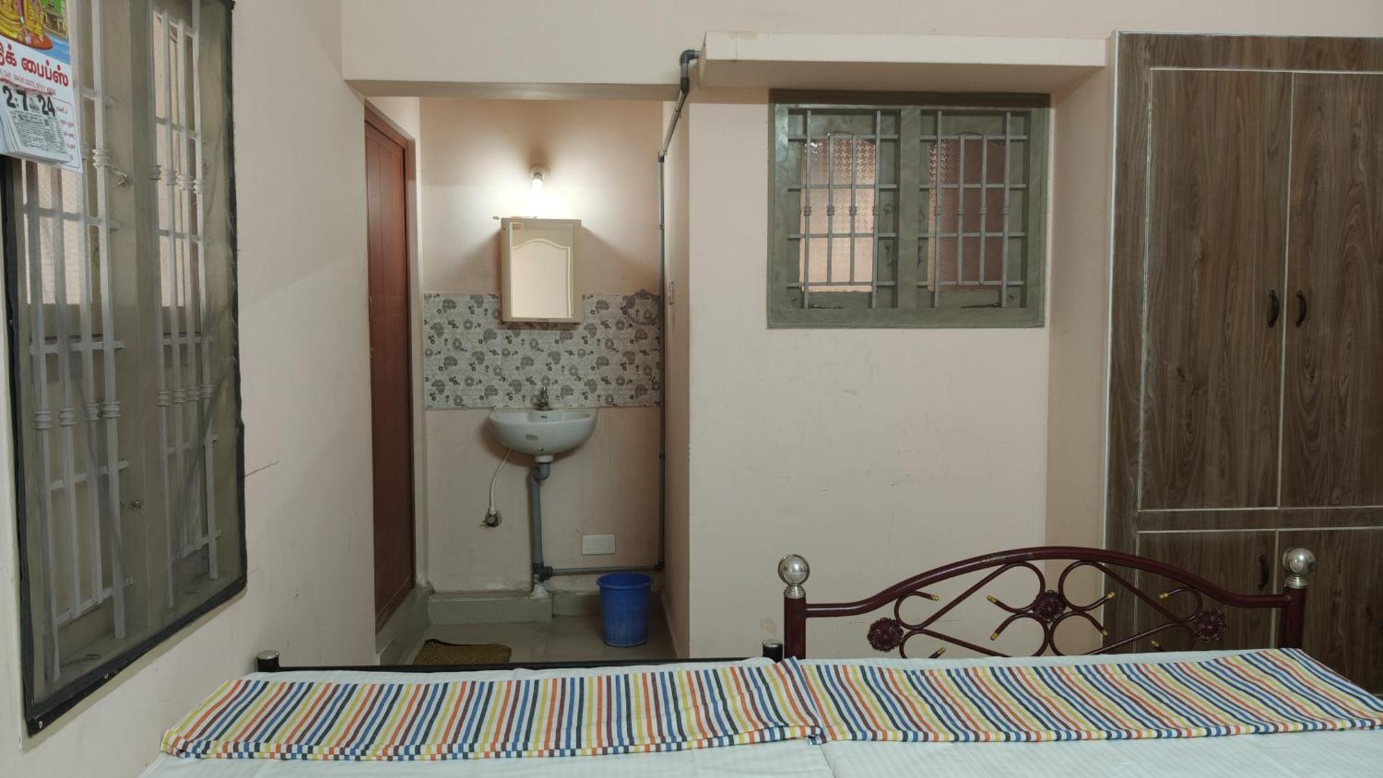 Dheeksha Homestay Тируваннамалай Экстерьер фото